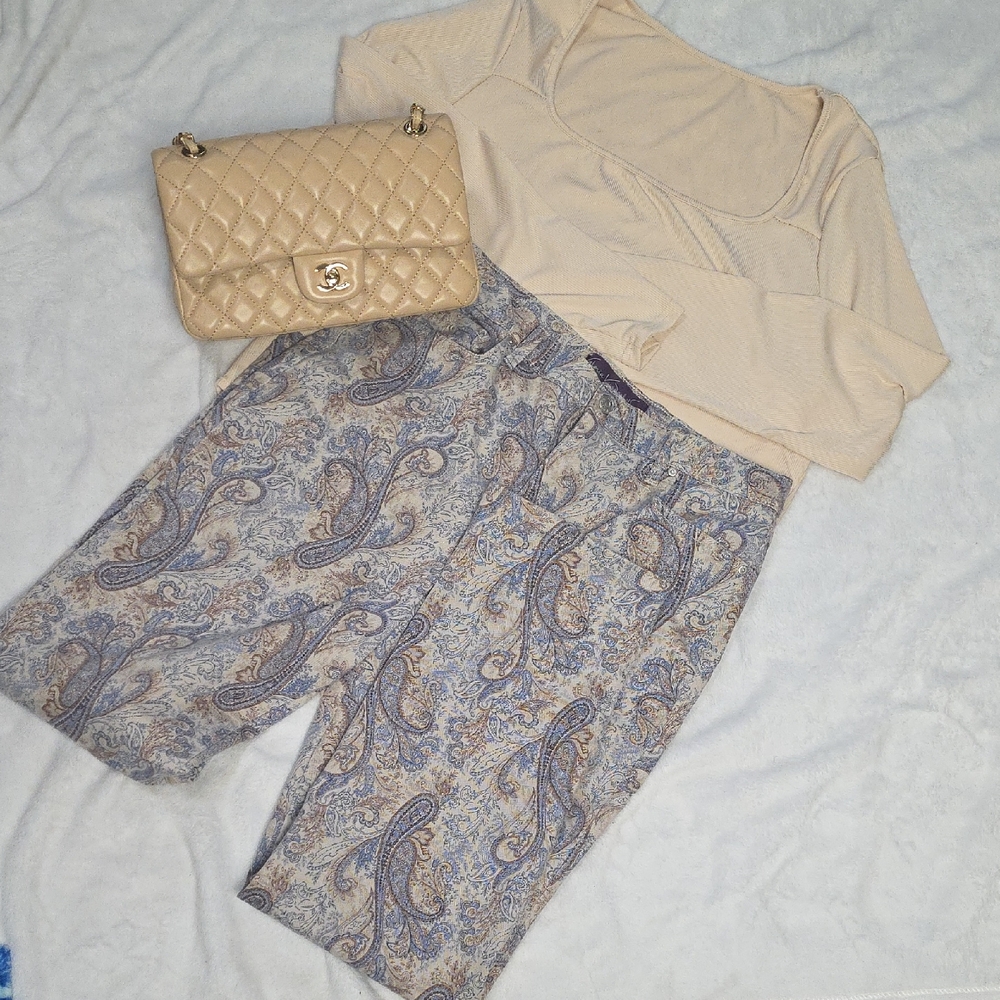 Gloria Vanderbilt Cream and Blue Paisley Jeans Size 12